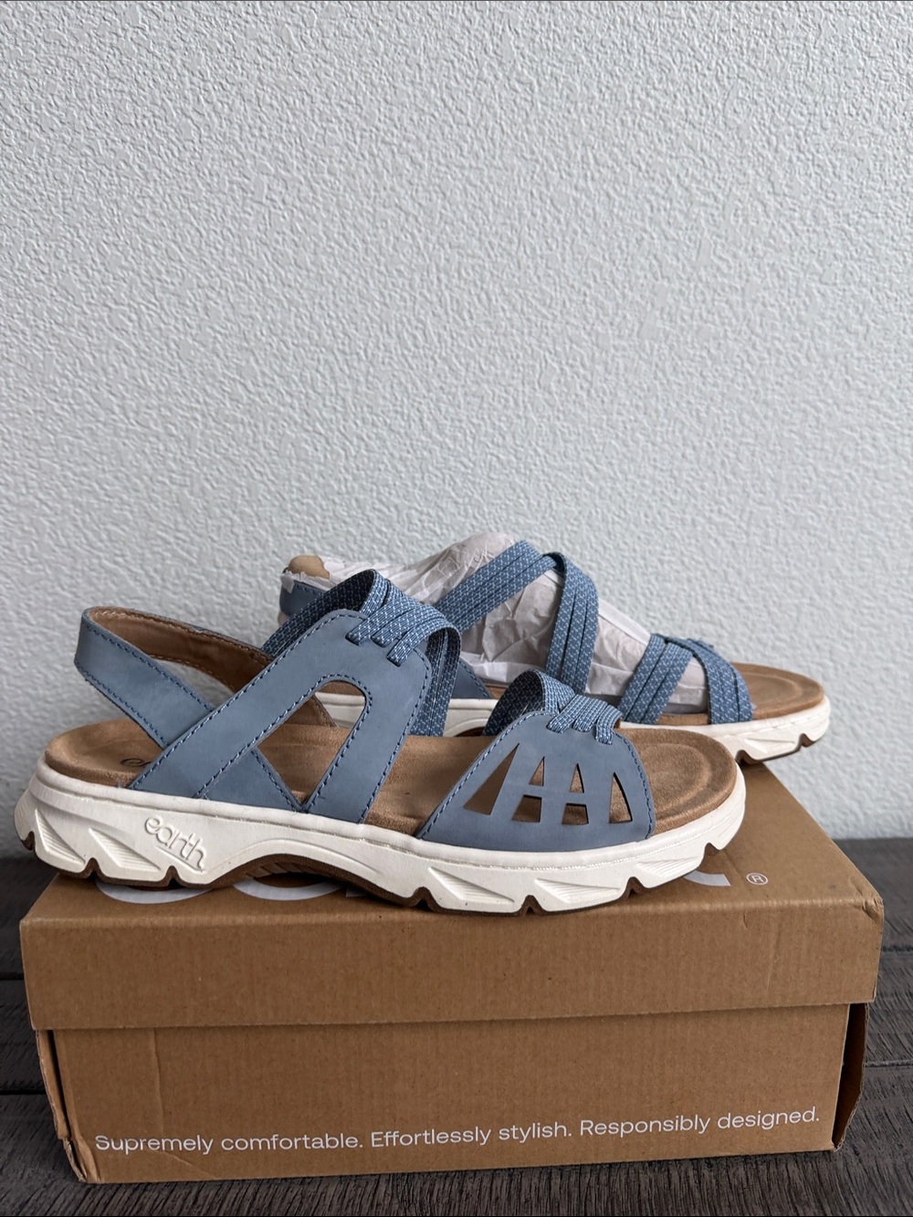 Earth Women's Vernon Medium Blue Strappy Comfort Sandals NIB